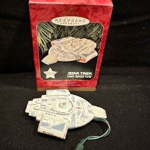 Hallmark USS Defiant DS Nine Ornament 1997
